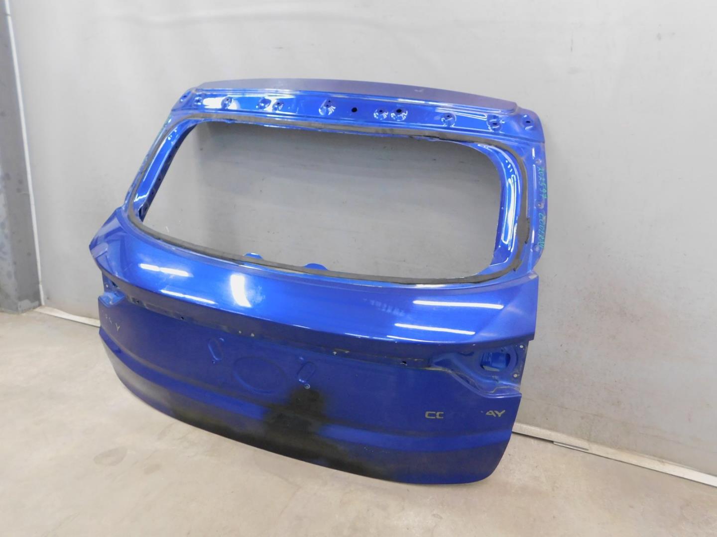 Дверь багажника