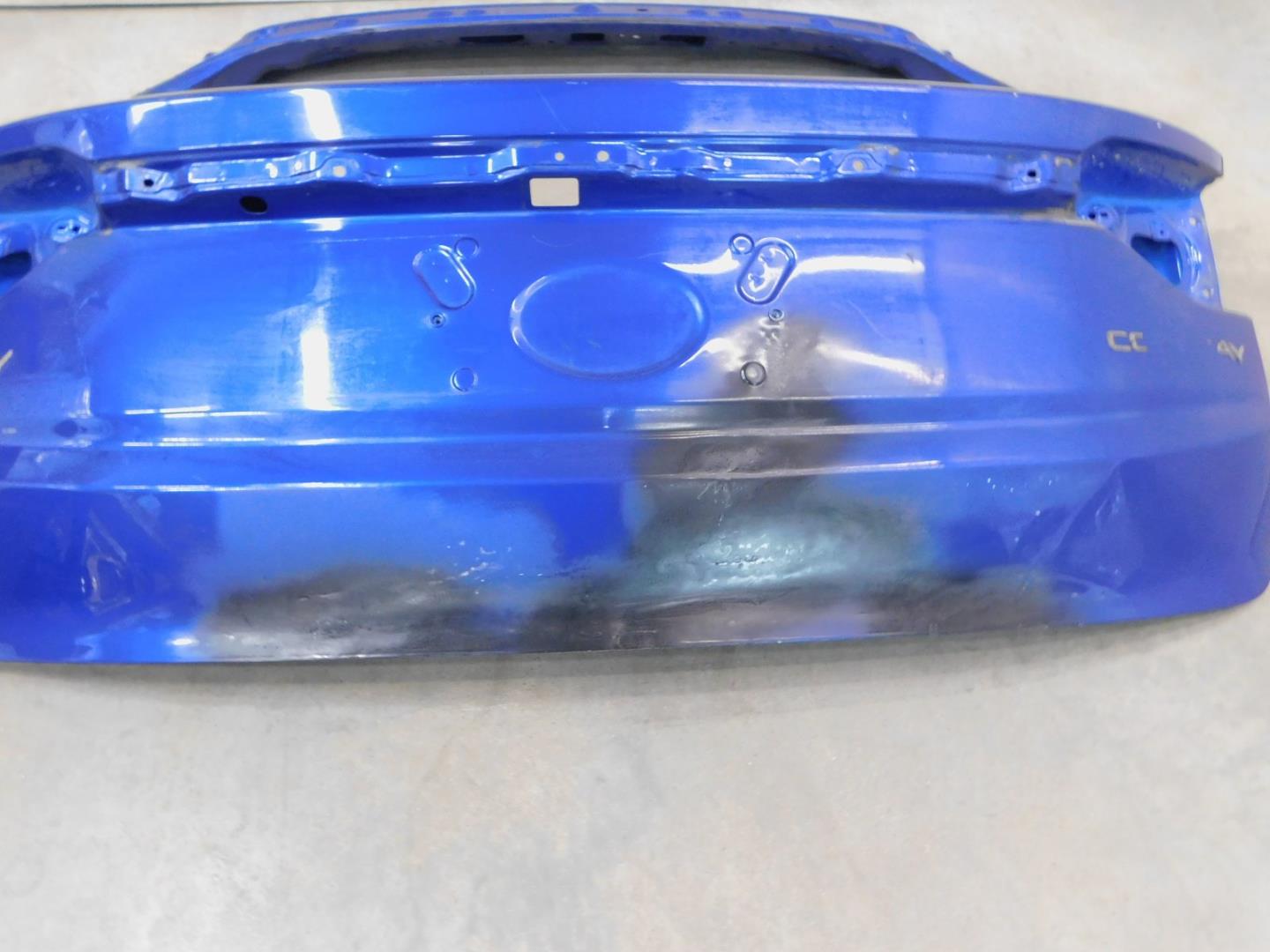 Дверь багажника