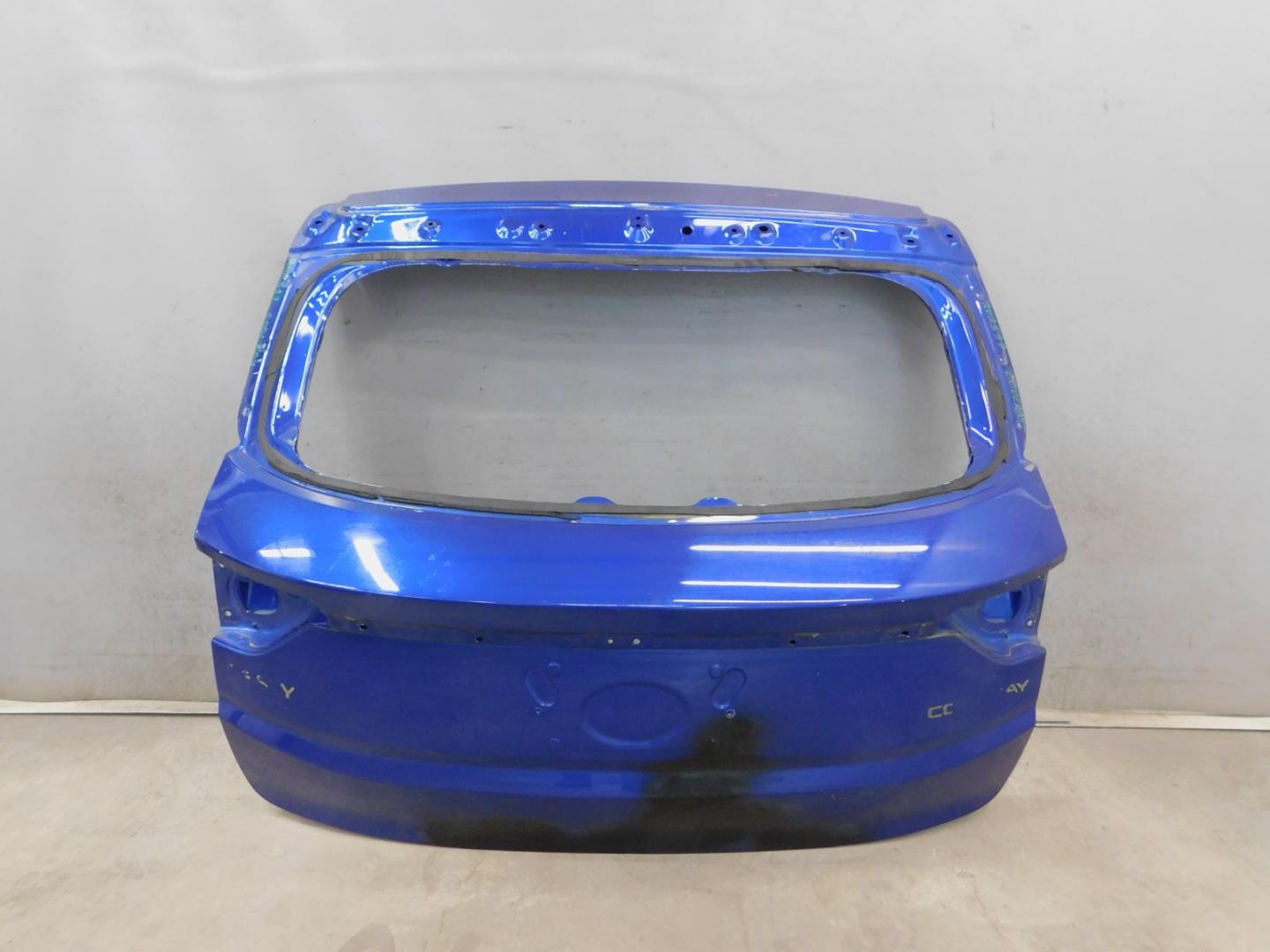 Дверь багажника