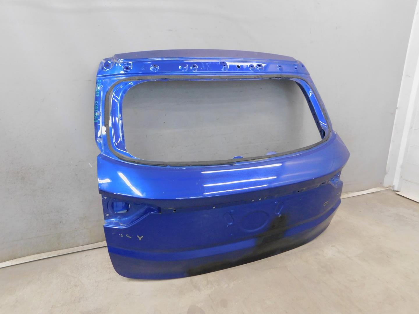 Дверь багажника