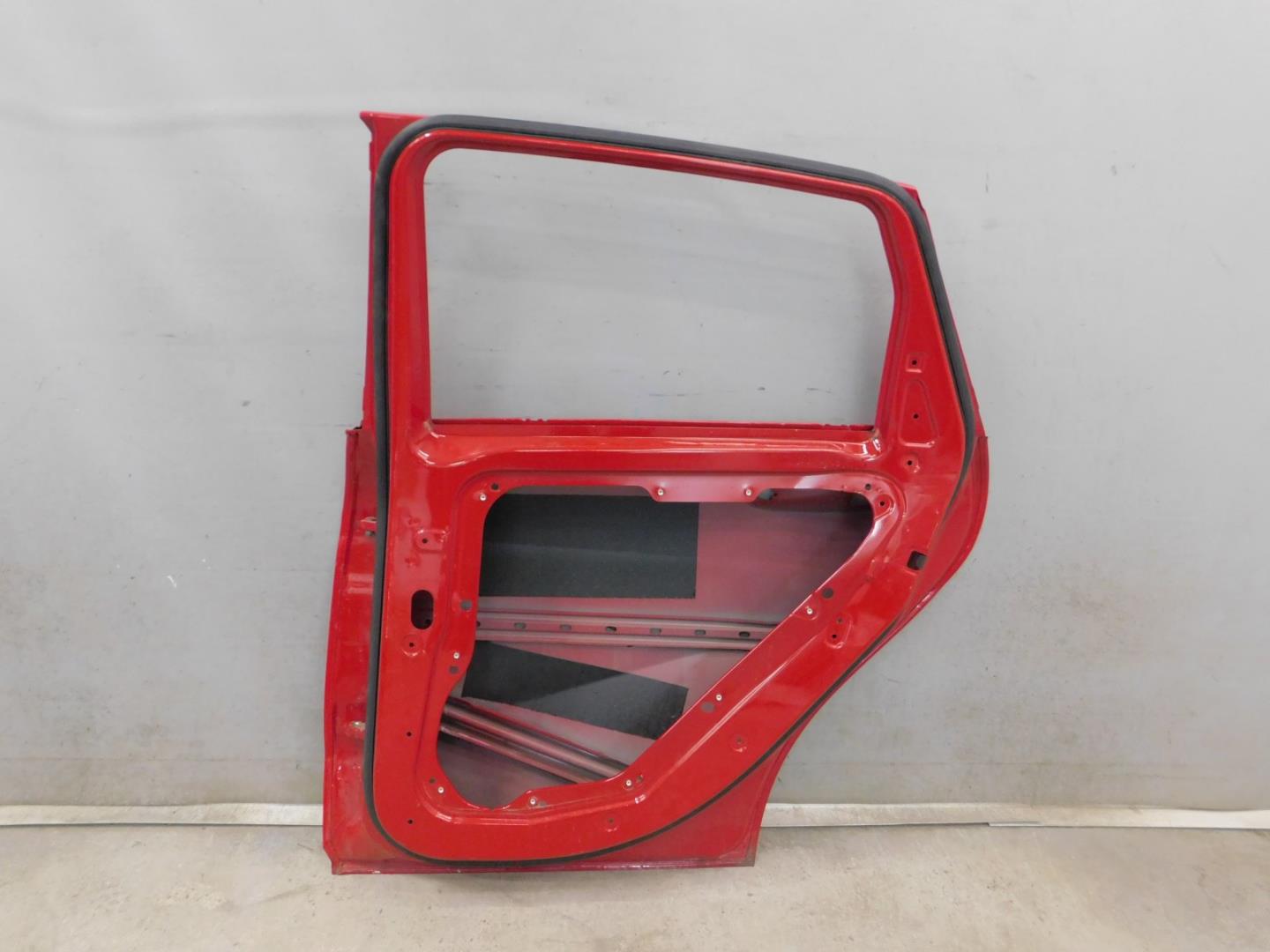 Дверь задняя правая