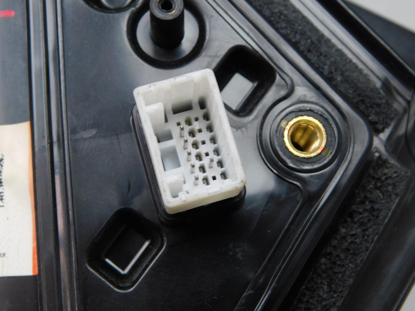 Зеркало правое электрическое