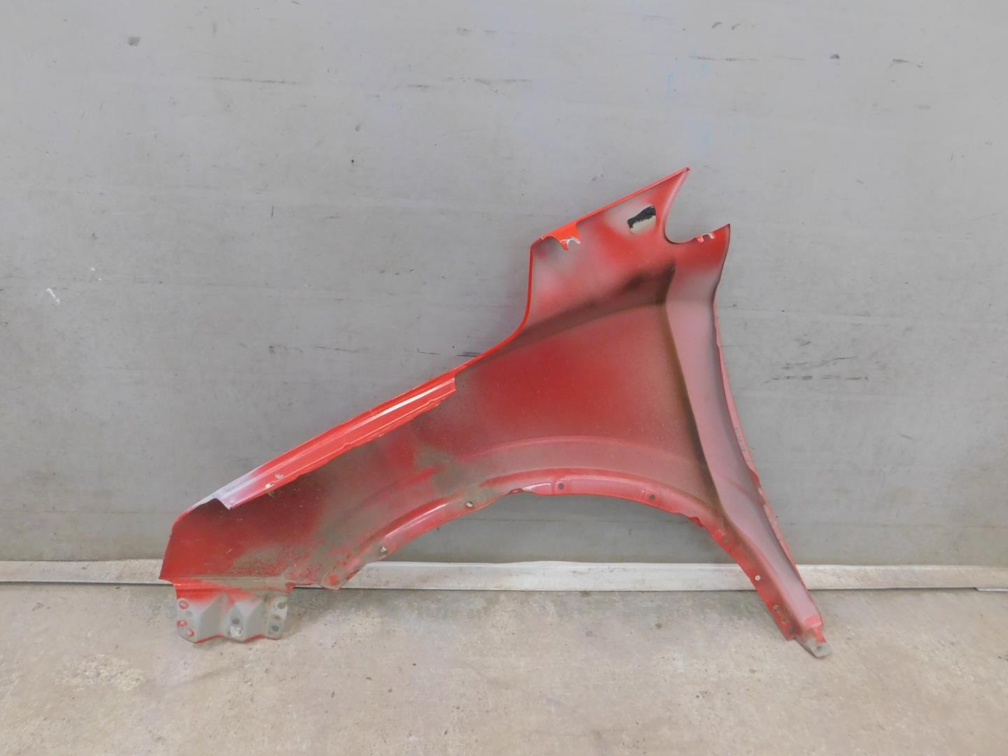 Крыло переднее правое