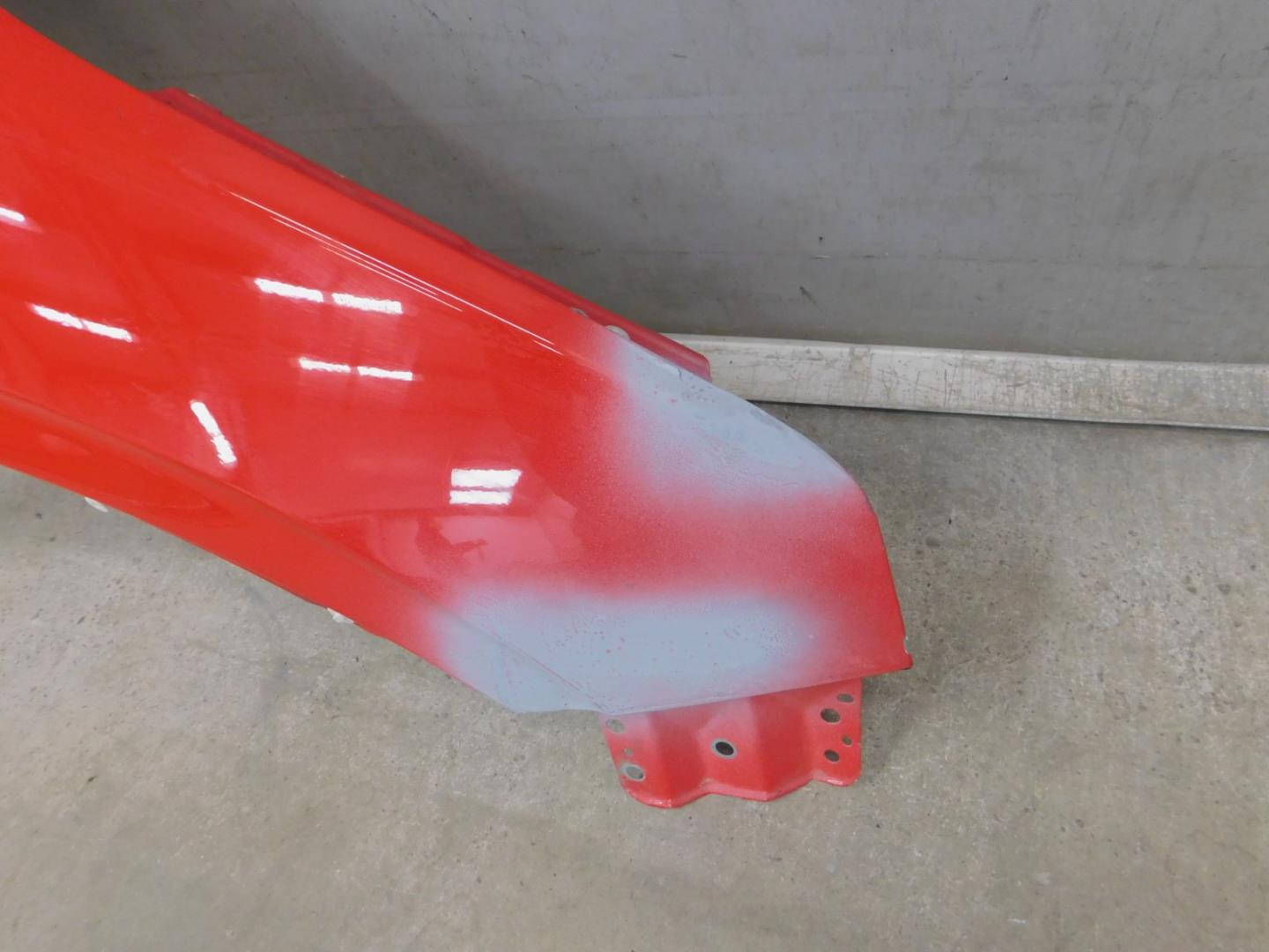 Крыло переднее правое