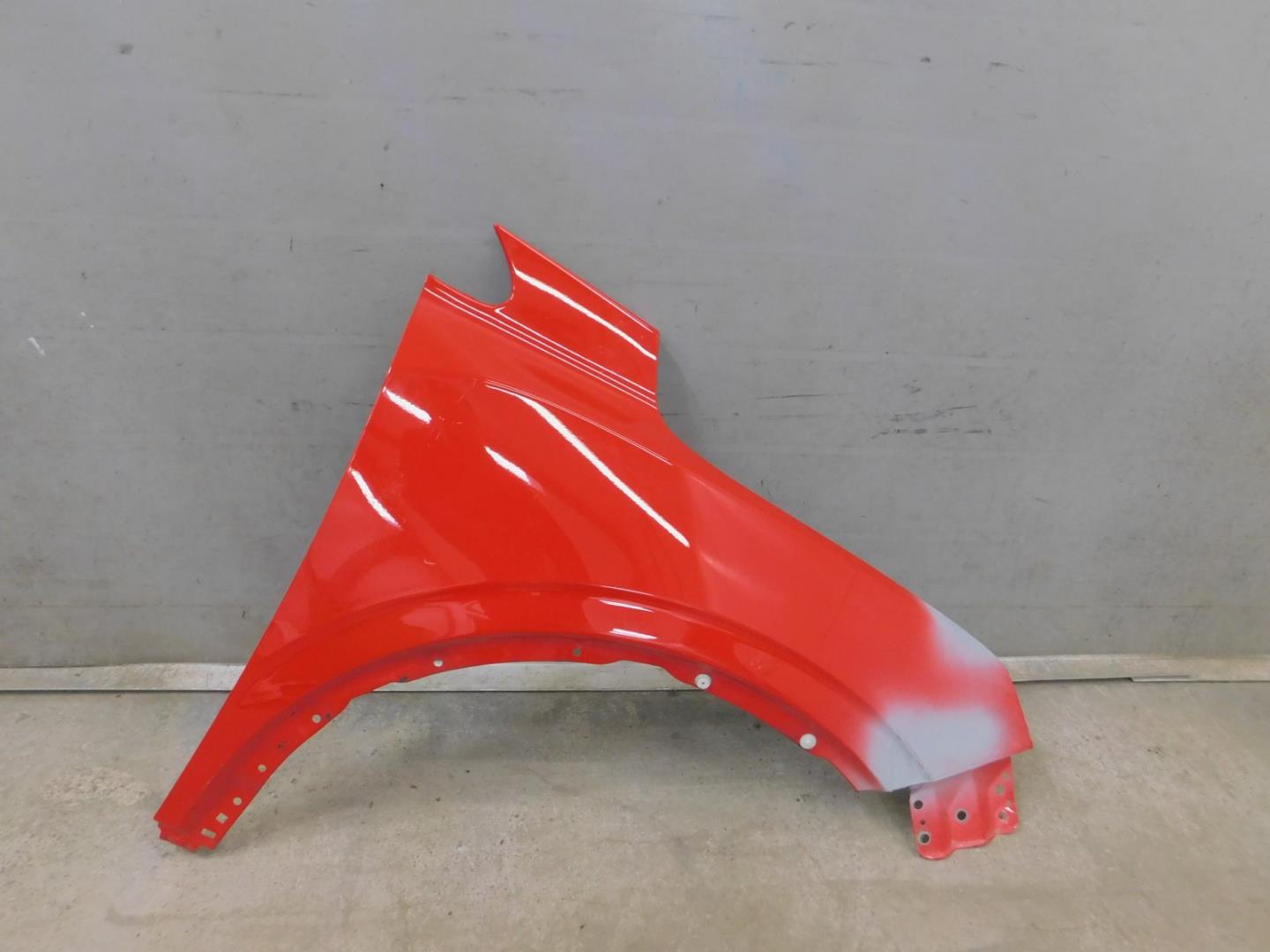 Крыло переднее правое