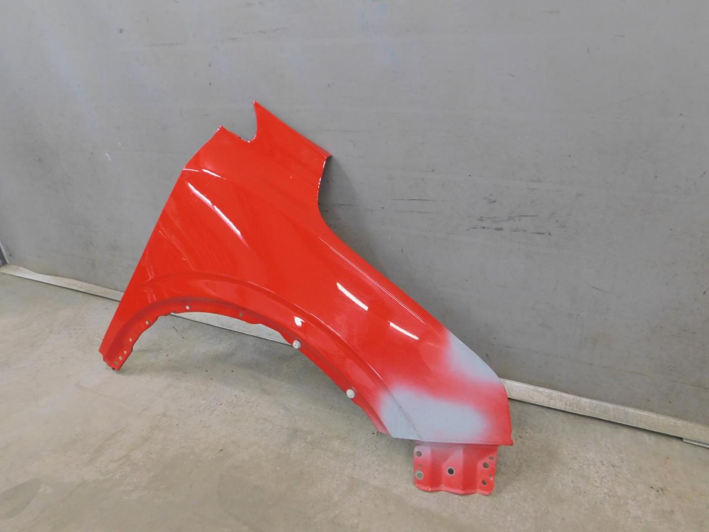 Крыло переднее правое