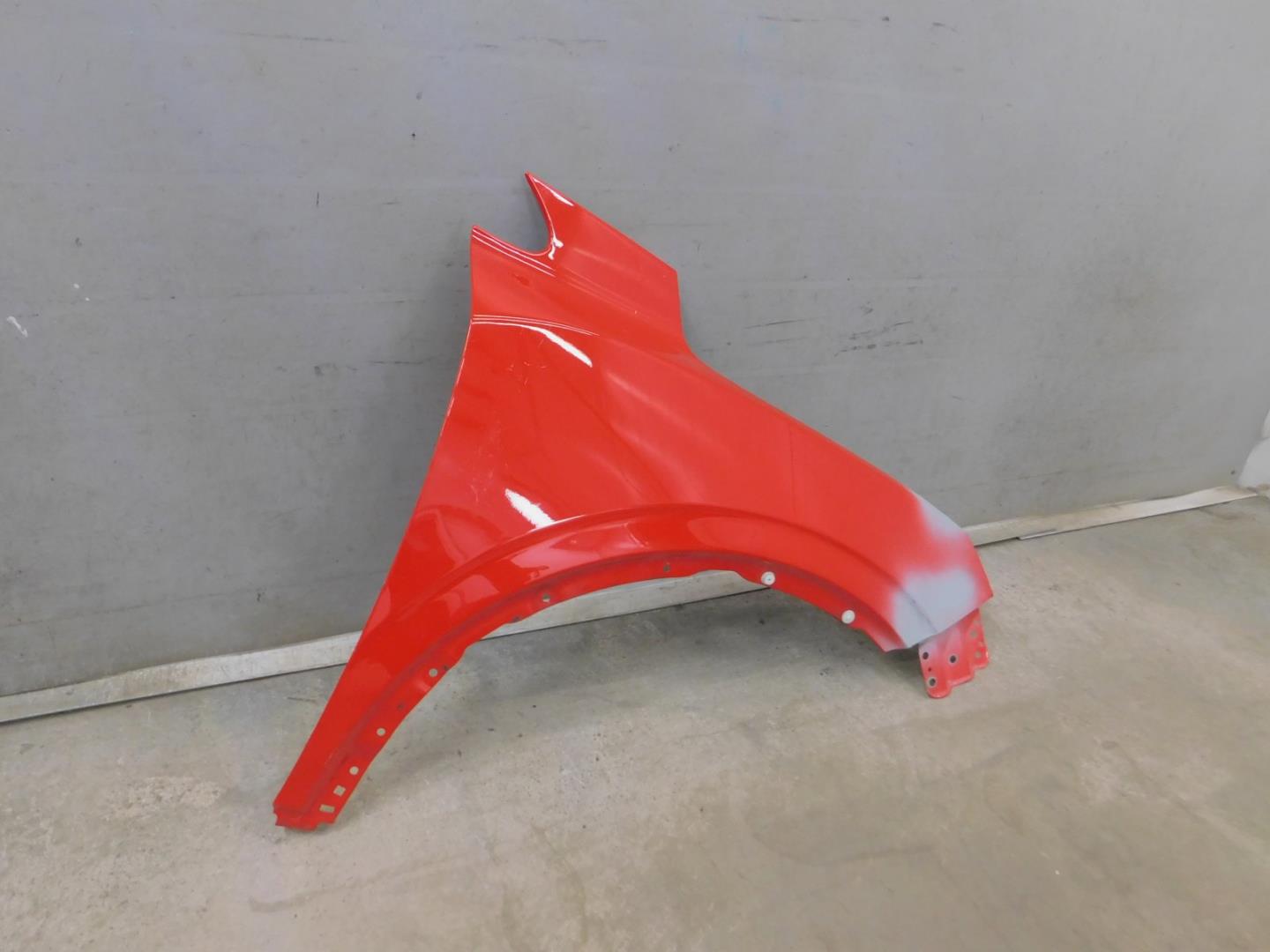 Крыло переднее правое