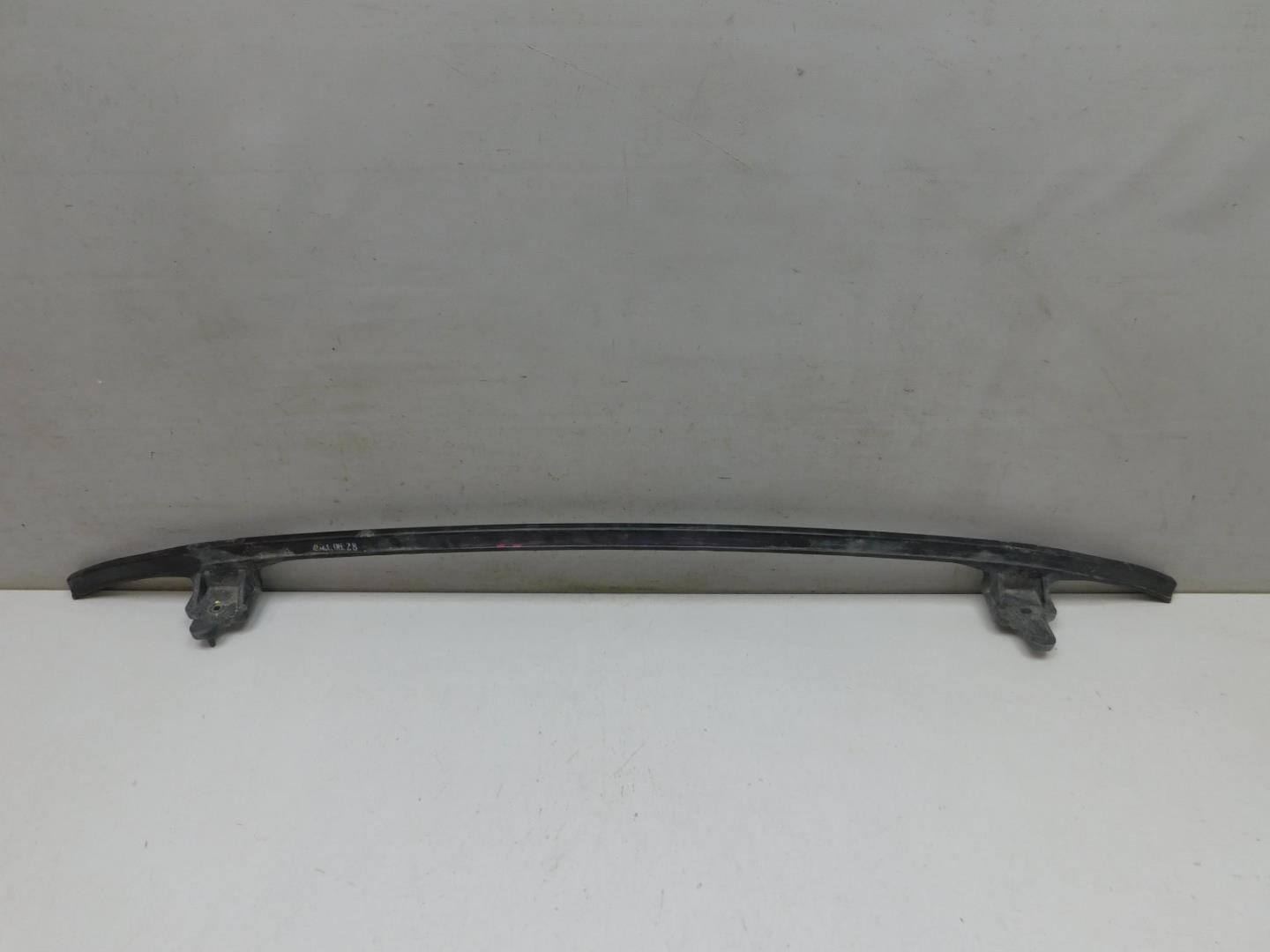 Усилитель переднего бампера