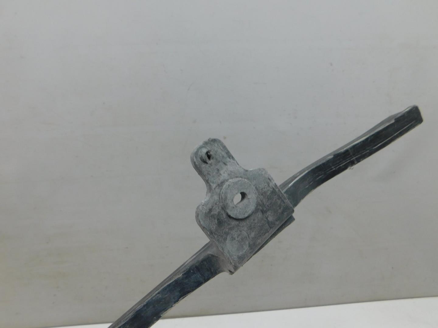 Усилитель переднего бампера