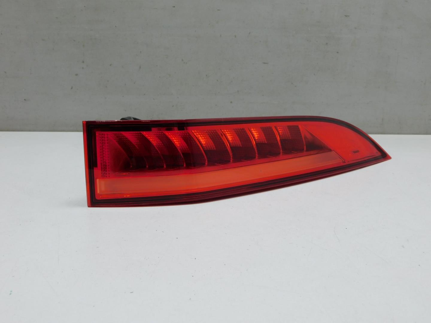 Фонарь задний наружный правый