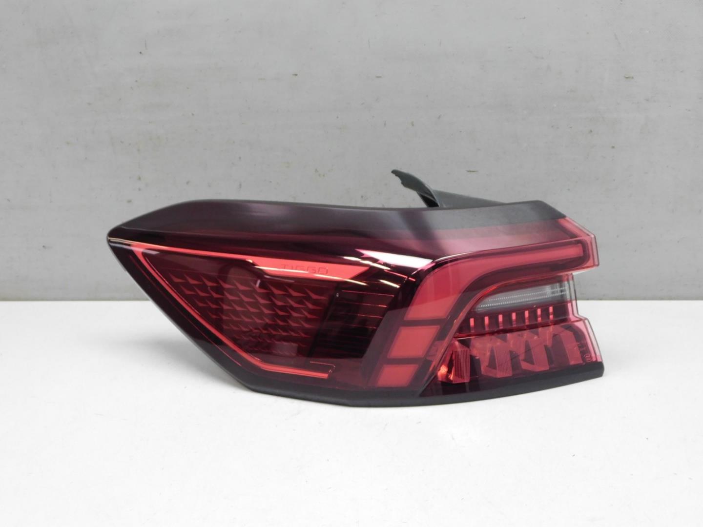 Фонарь задний наружный левый