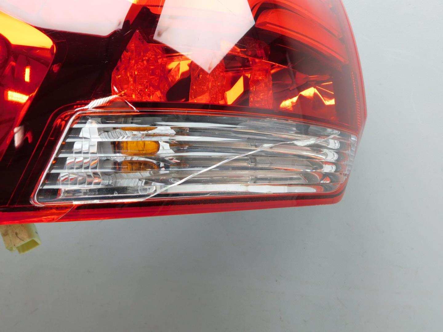 Фонарь задний наружный левый