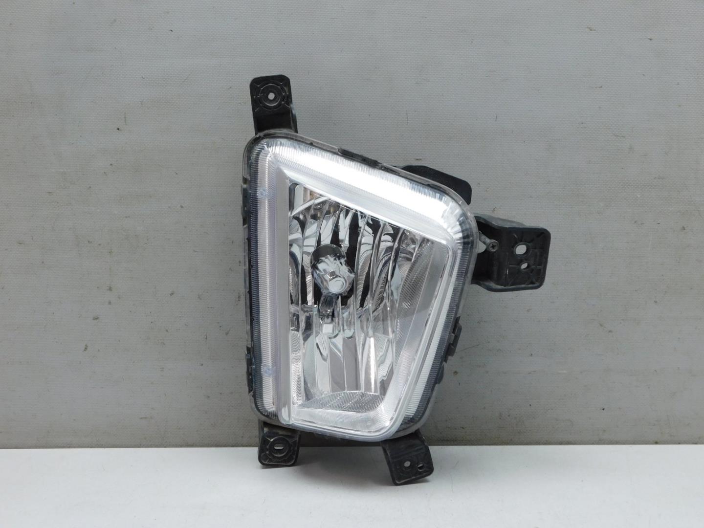 Фара противотуманная правая