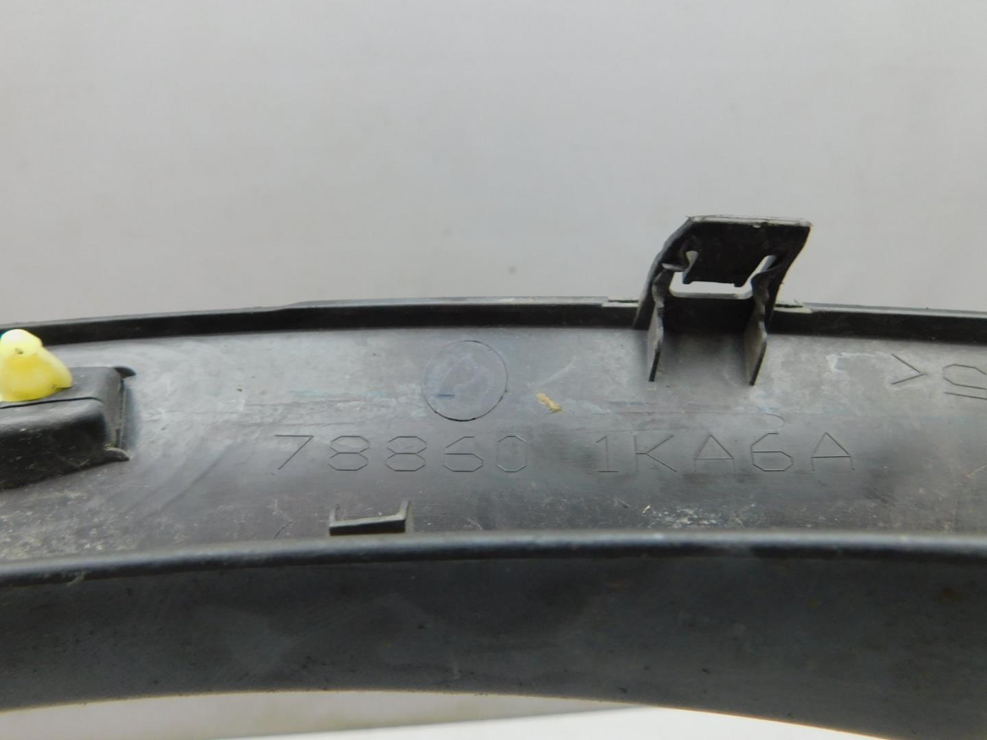 Накладка заднего крыла правого