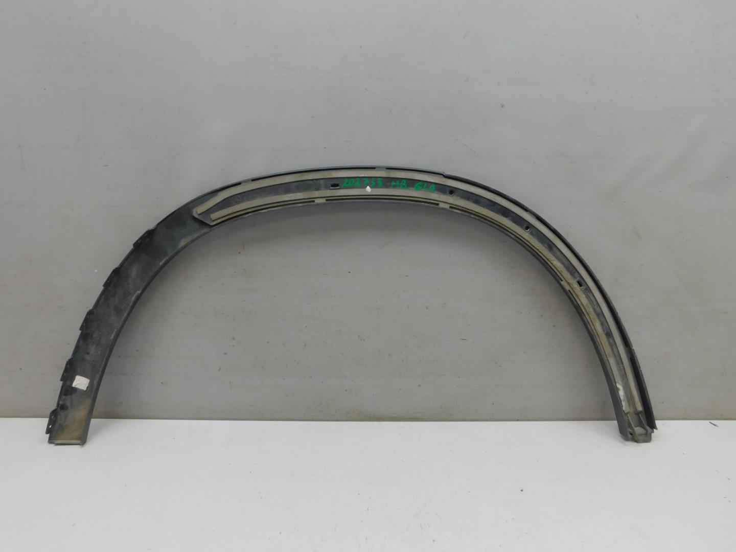 Накладка заднего крыла левого