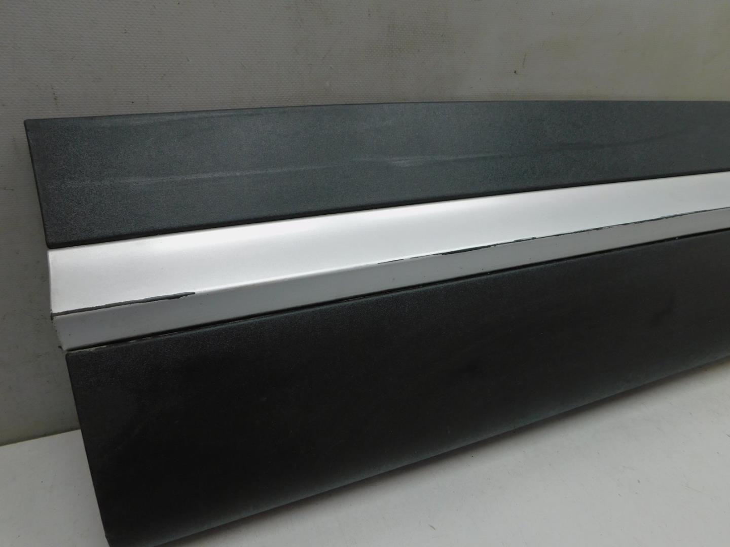 Накладка двери передней правой