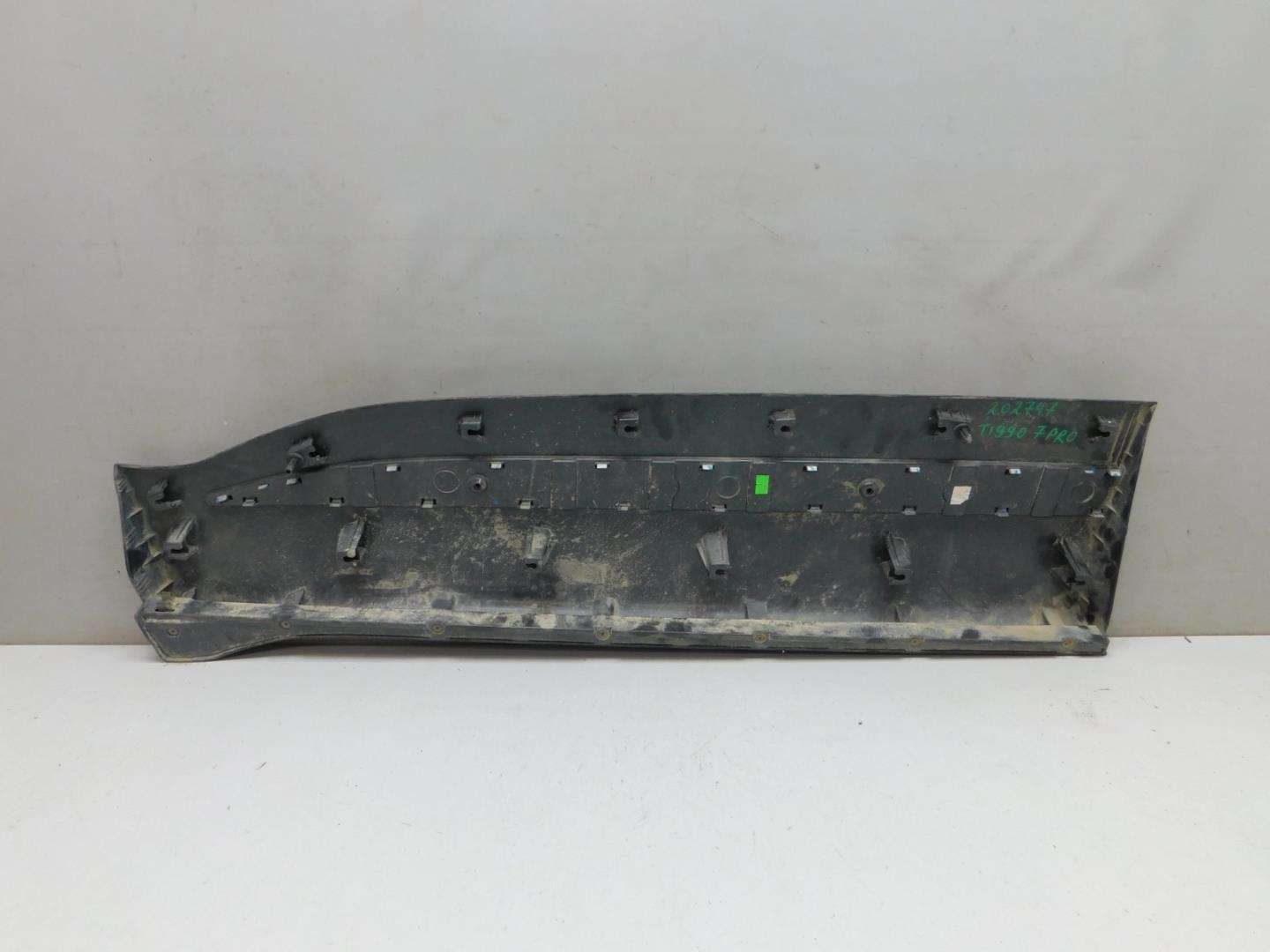 Накладка двери передней правой