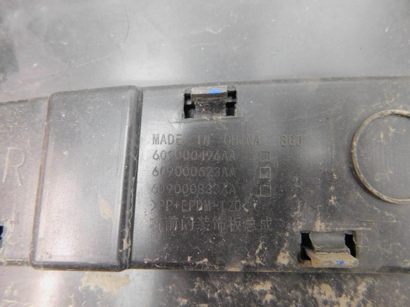 Накладка двери передней правой