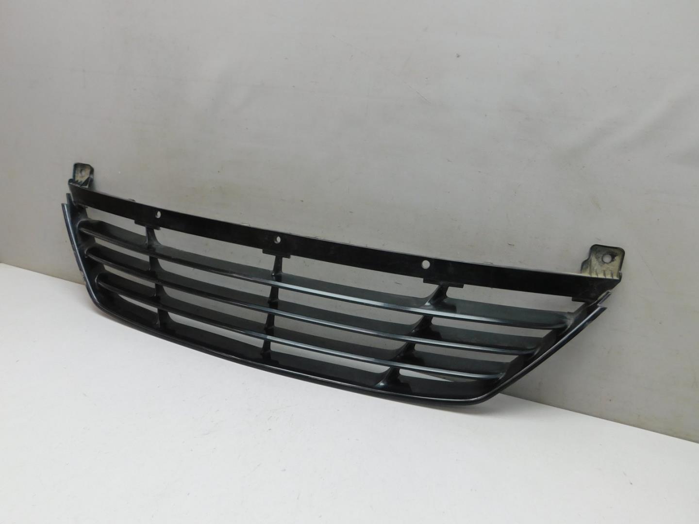 Решетка в бампер центральная