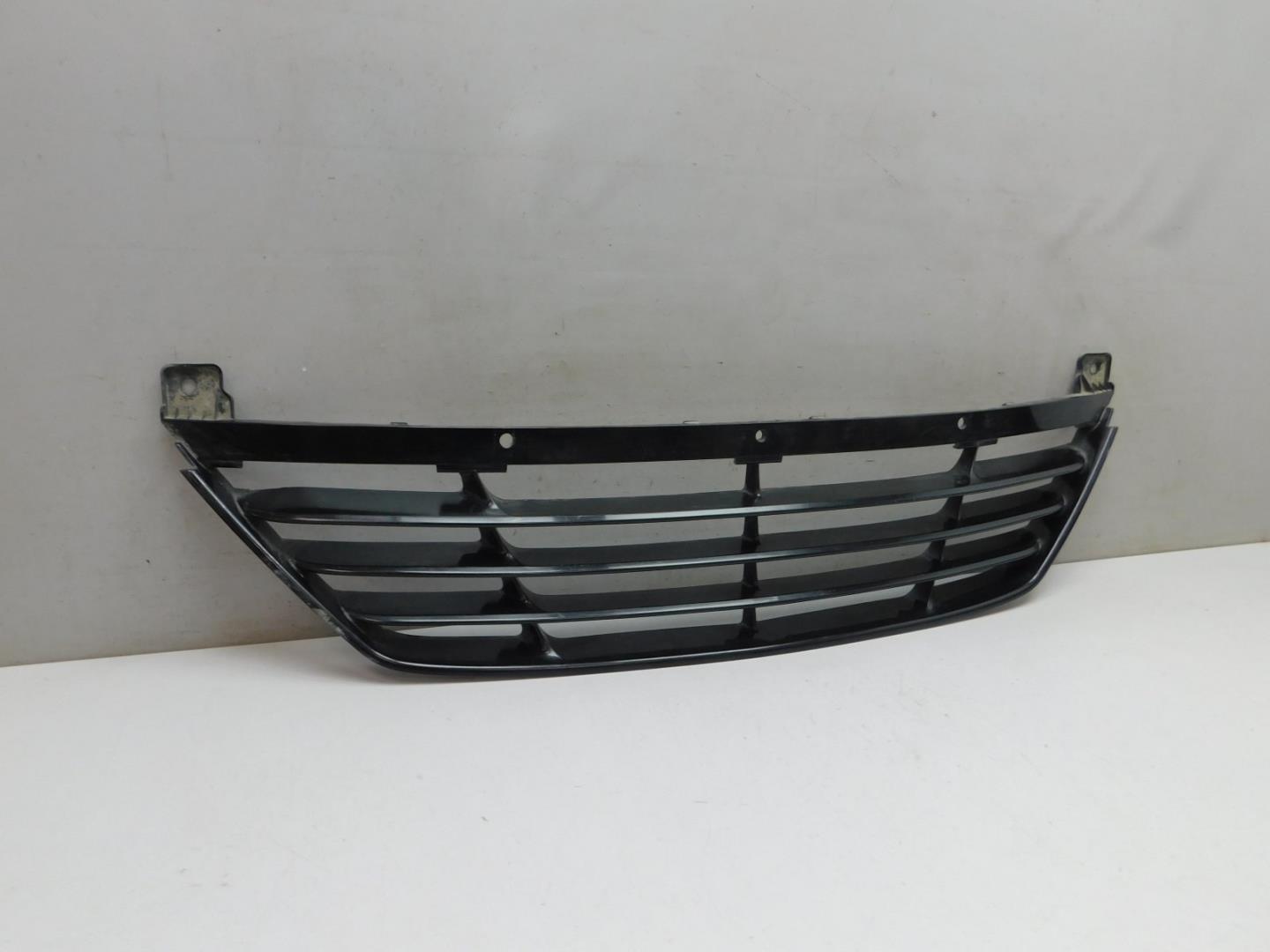 Решетка в бампер центральная