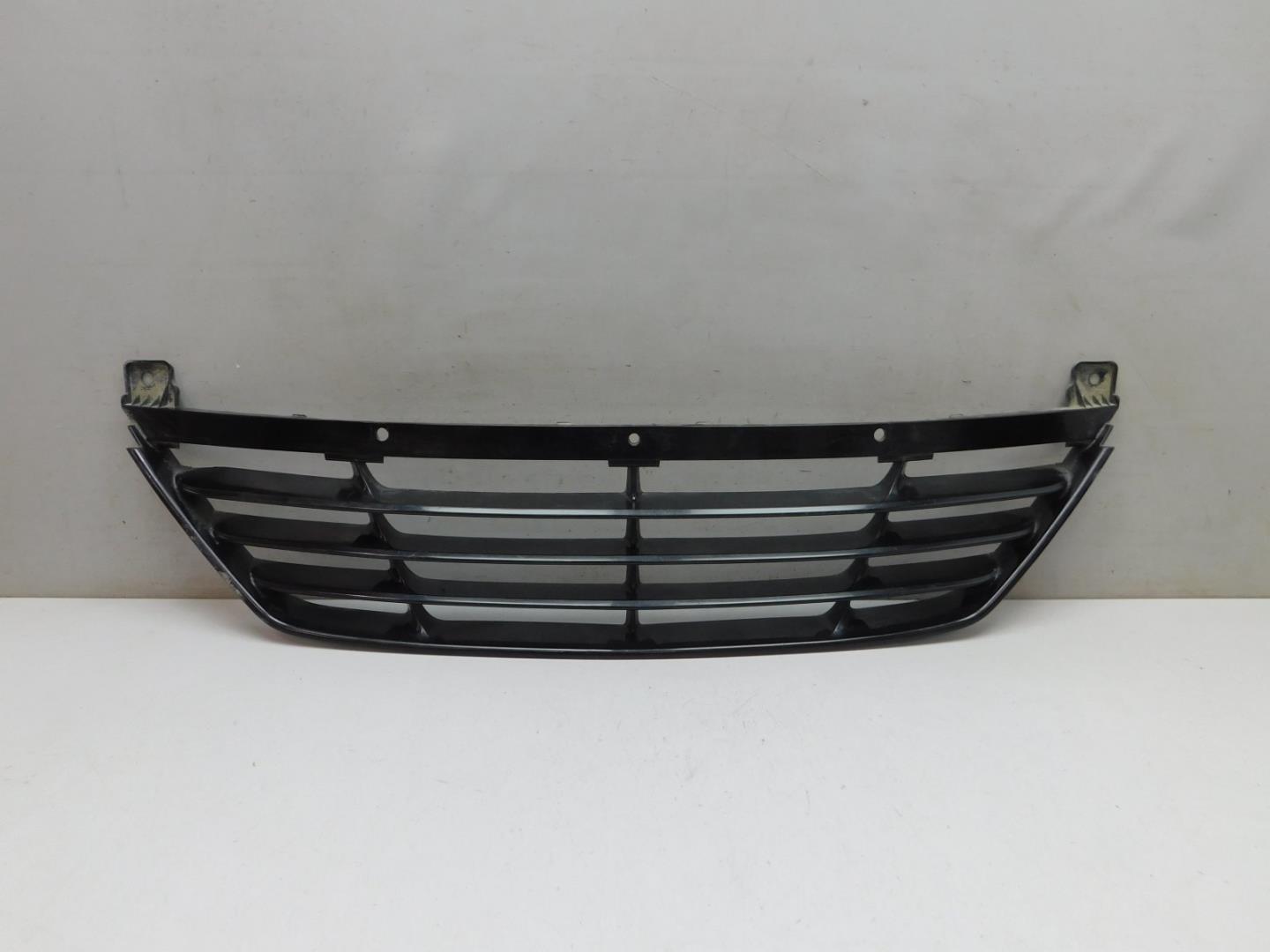 Решетка в бампер центральная