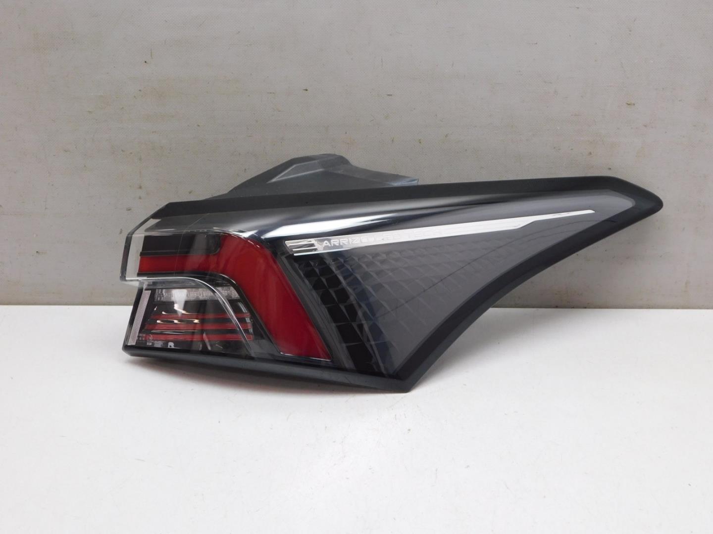 Фонарь задний наружный правый