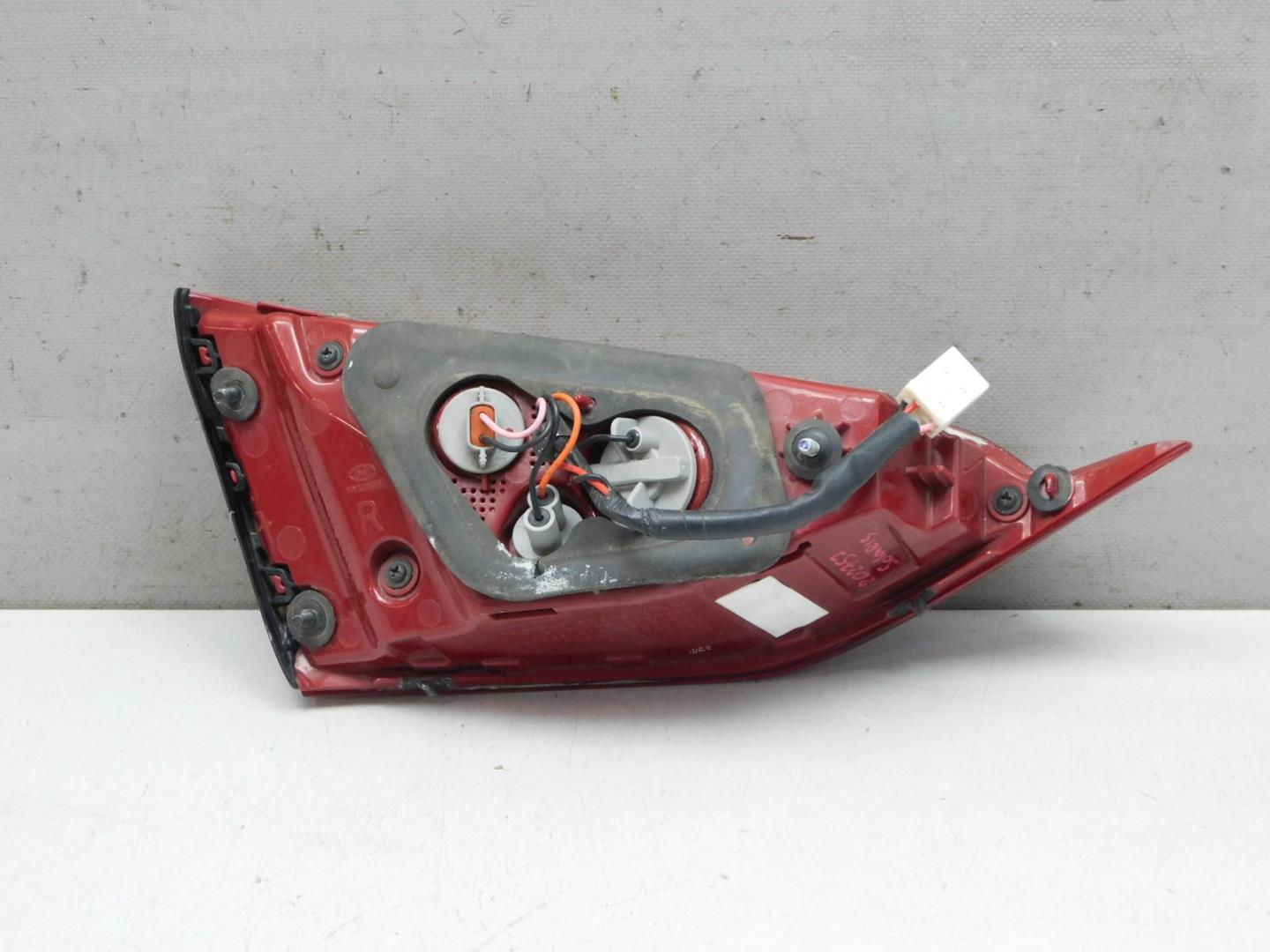 Фонарь задний внутренний правый