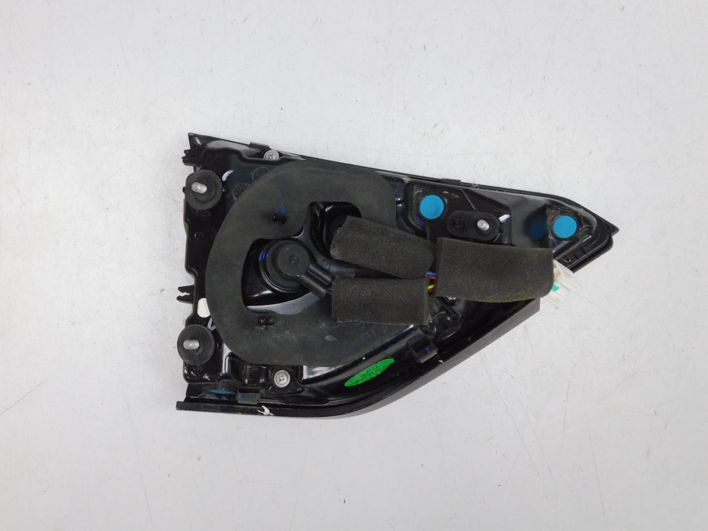 Фонарь задний внутренний правый