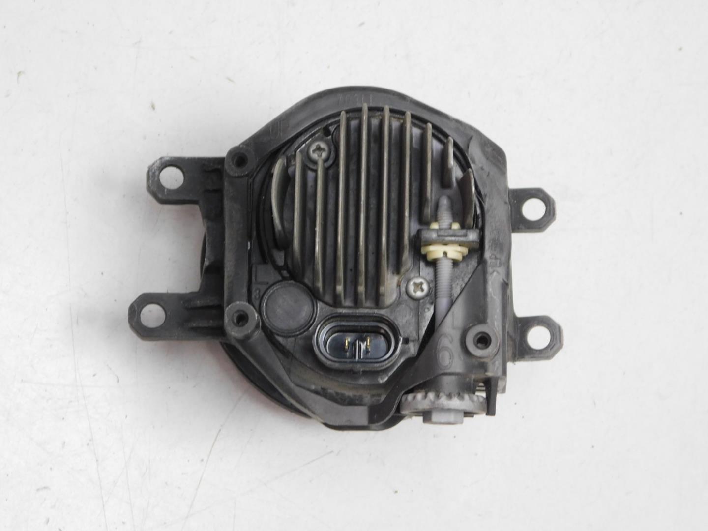 Фара противотуманная левая