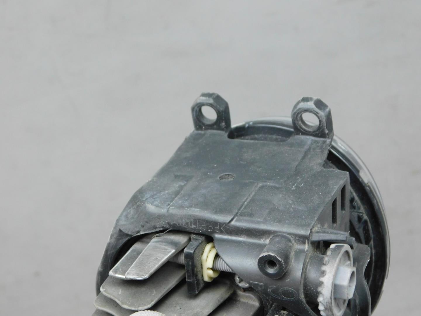 Фара противотуманная левая