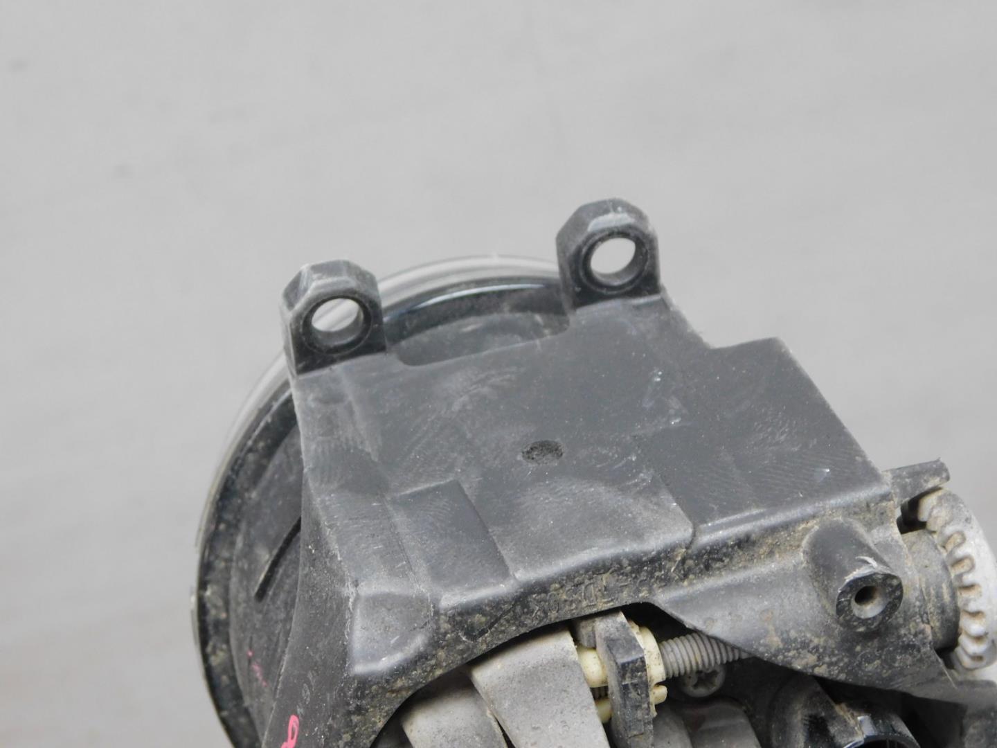 Фара противотуманная левая