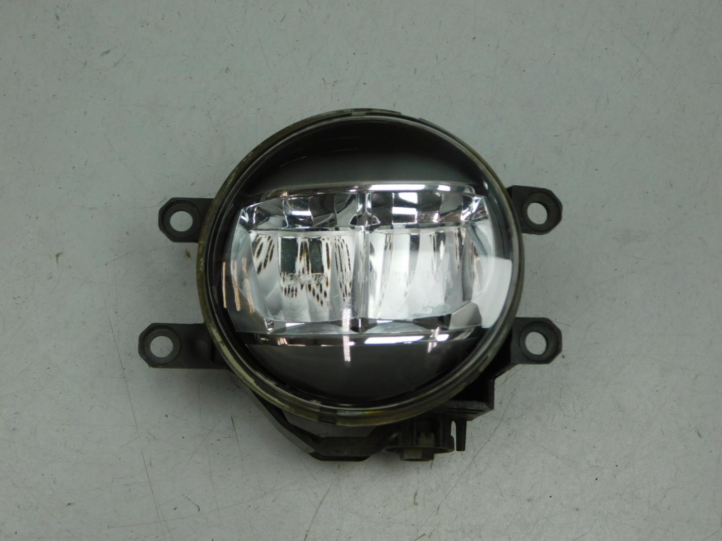 Фара противотуманная правая