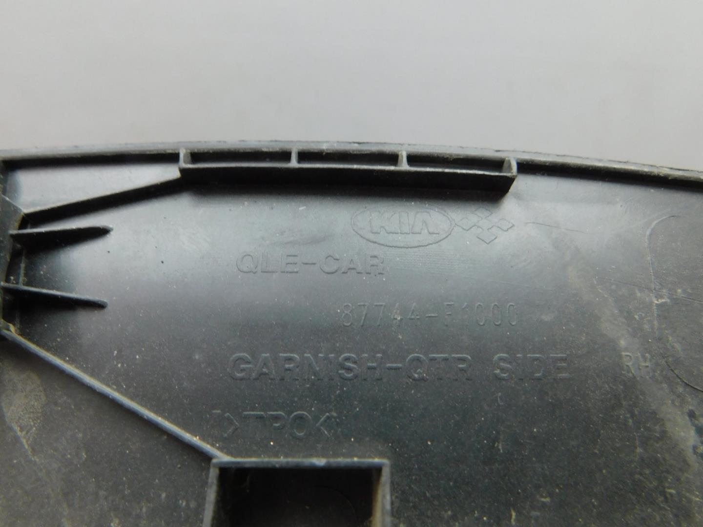 Накладка заднего крыла правого