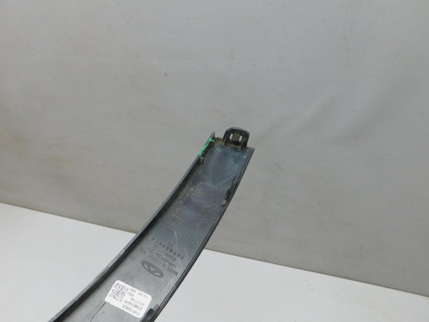 Накладка переднего крыла правого