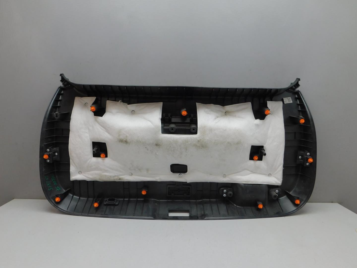 Обшивка двери багажника