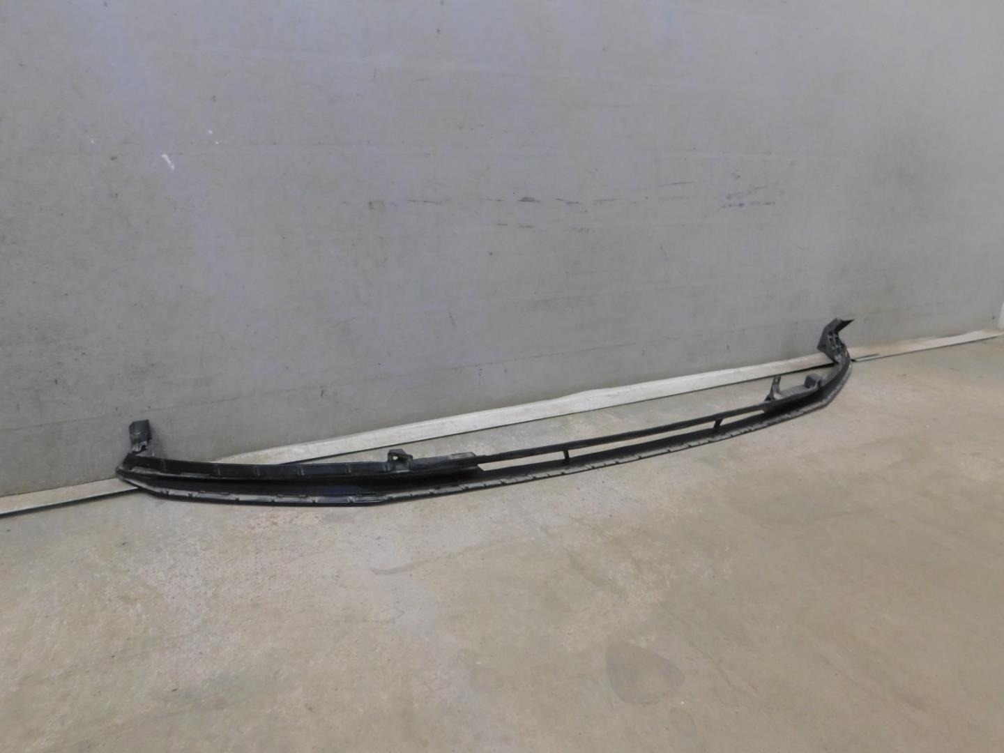 Решетка в бампер центральная