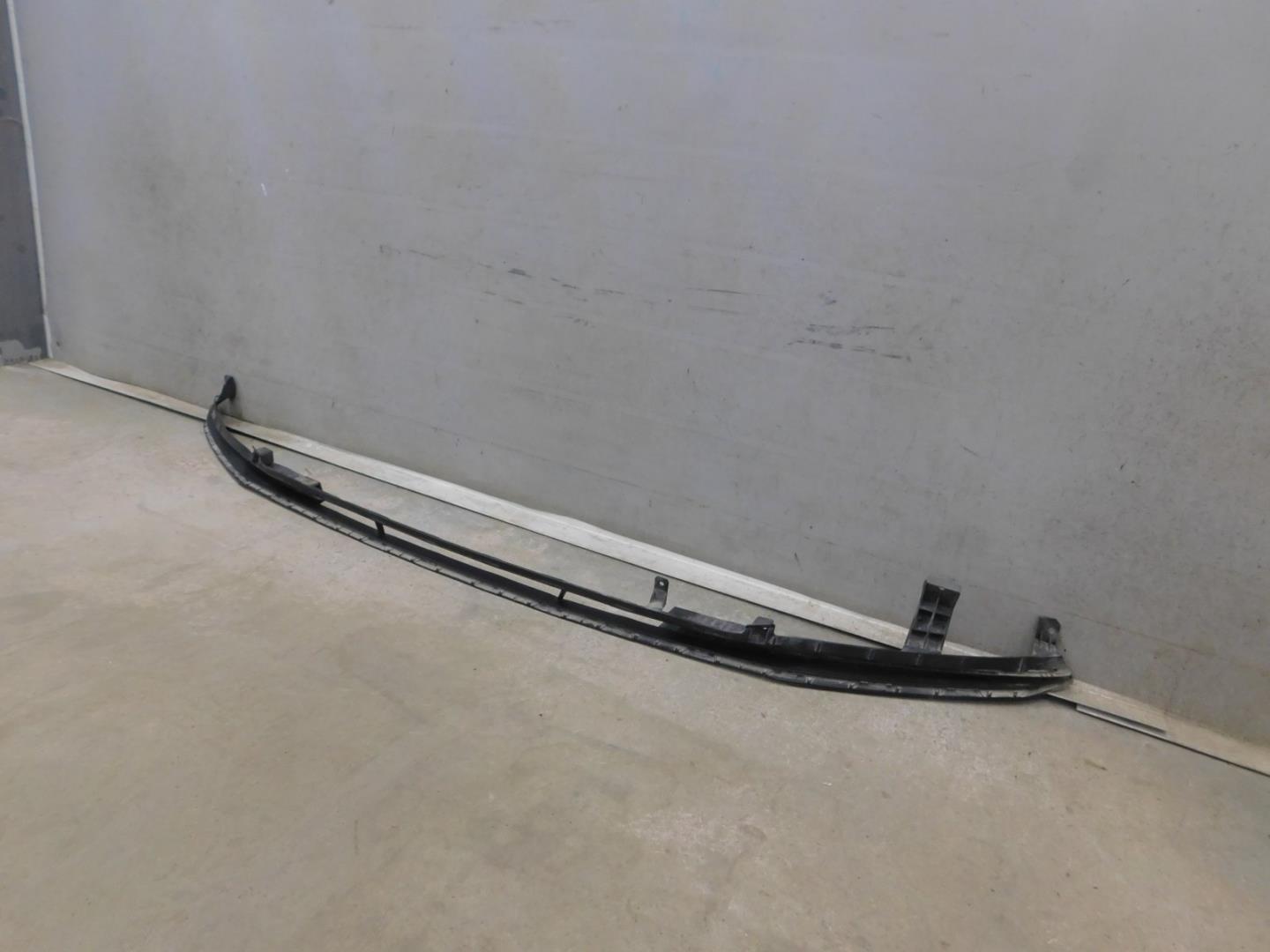 Решетка в бампер центральная