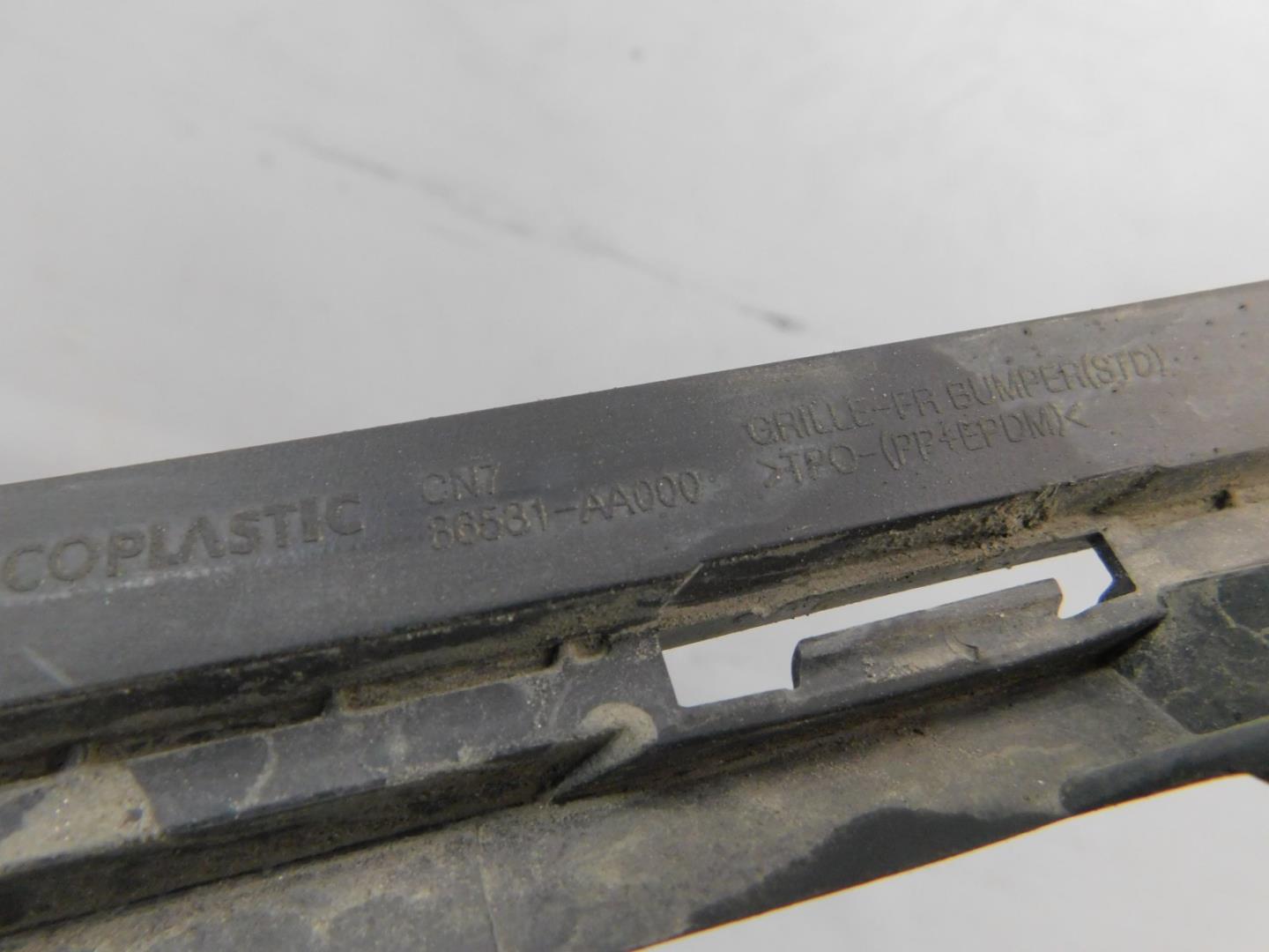 Решетка в бампер центральная