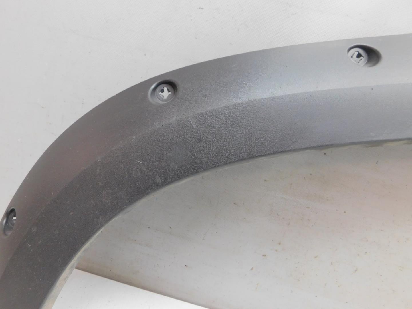 Накладка переднего крыла левого