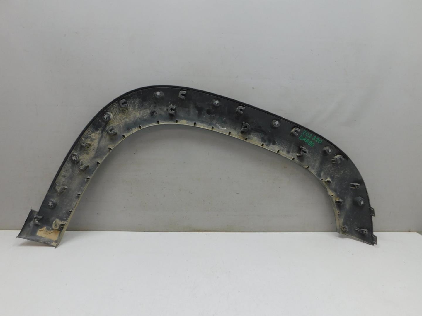 Накладка переднего крыла левого