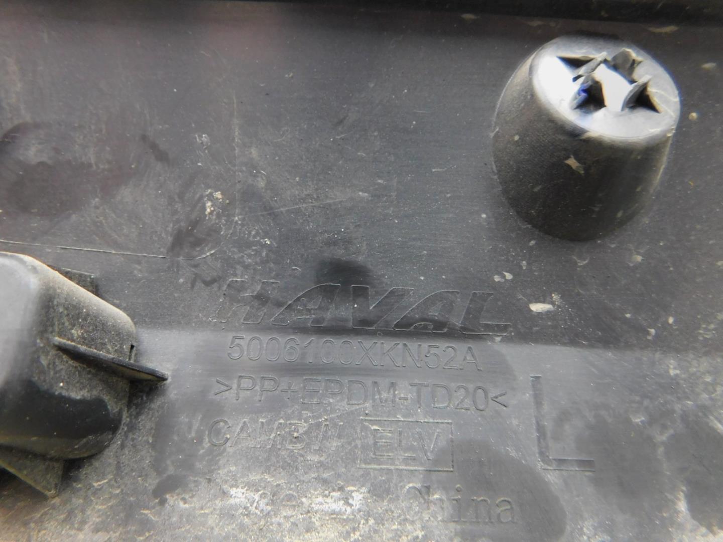 Накладка переднего крыла левого