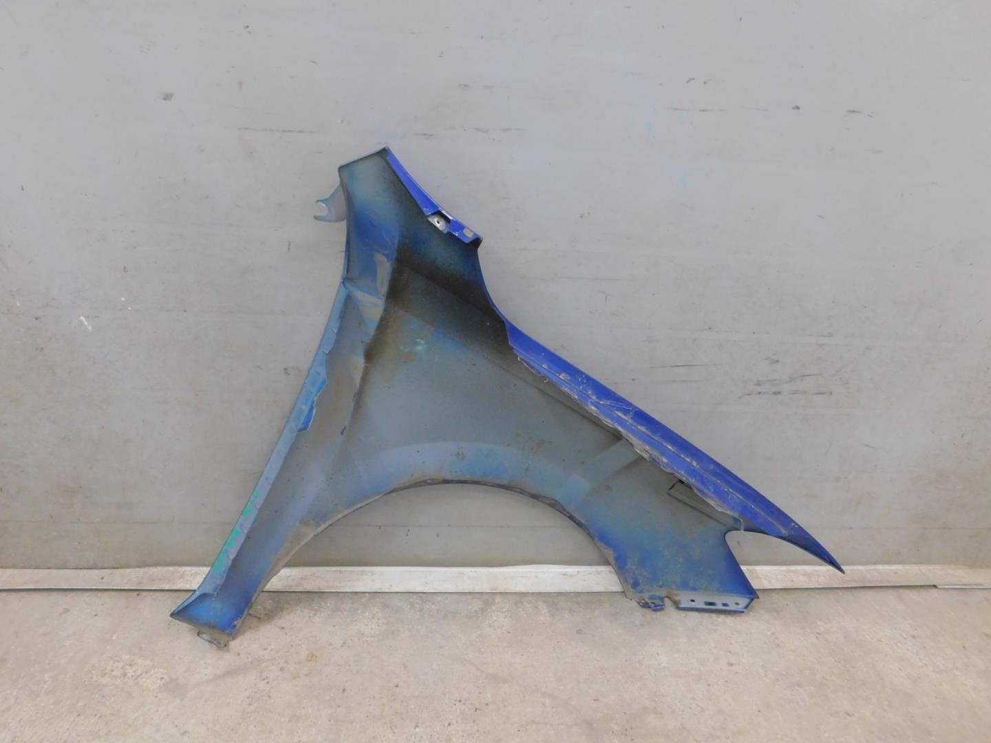 Крыло переднее левое