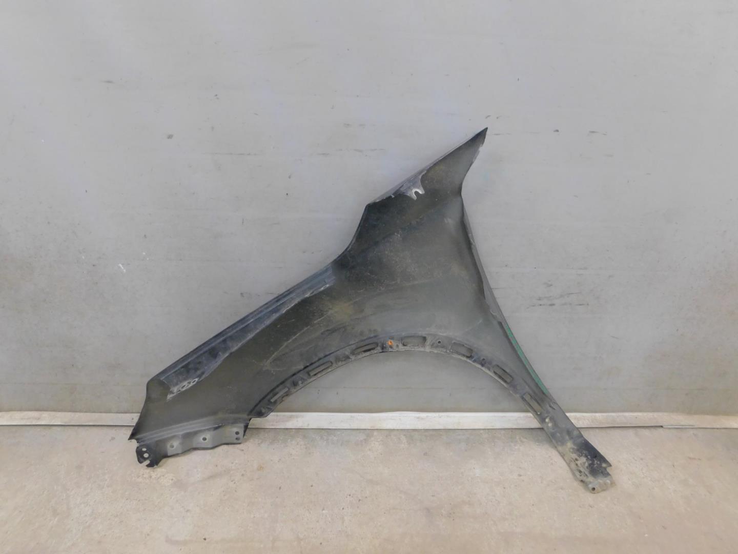 Крыло переднее правое