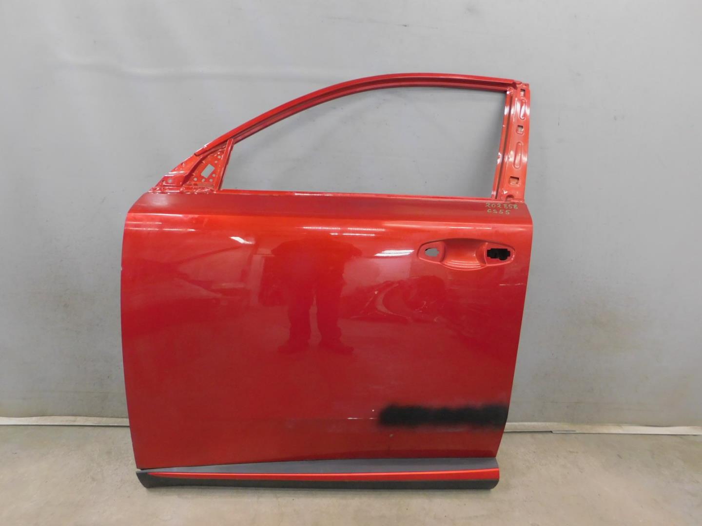 Дверь передняя левая