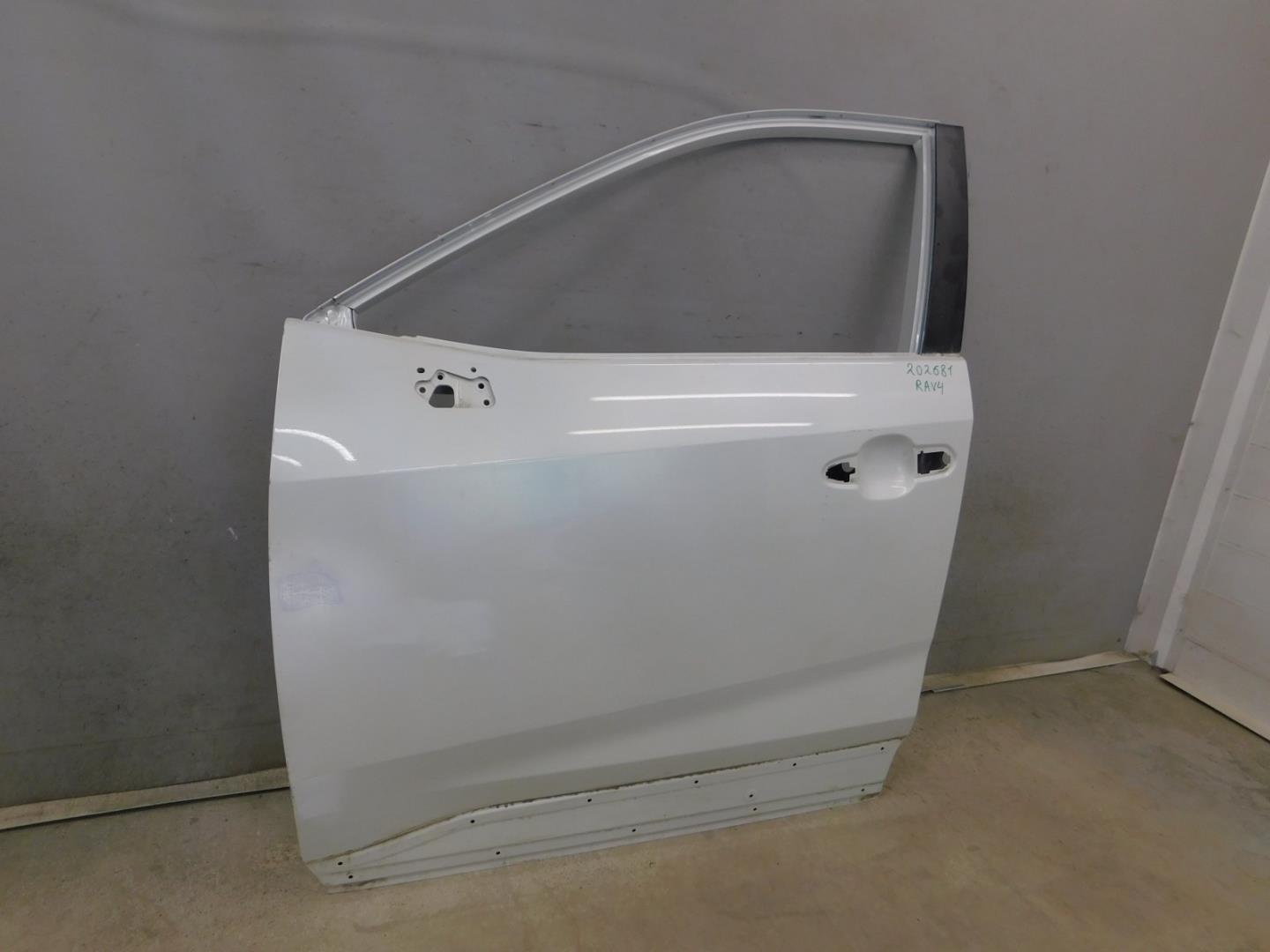 Дверь передняя левая