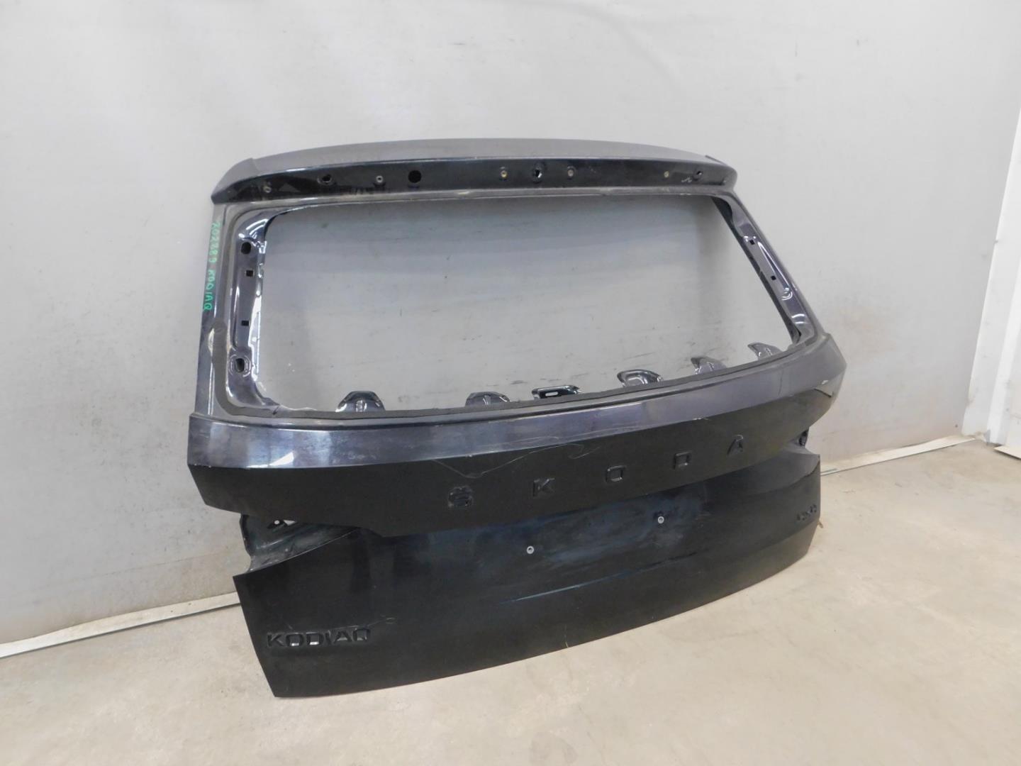 Дверь багажника