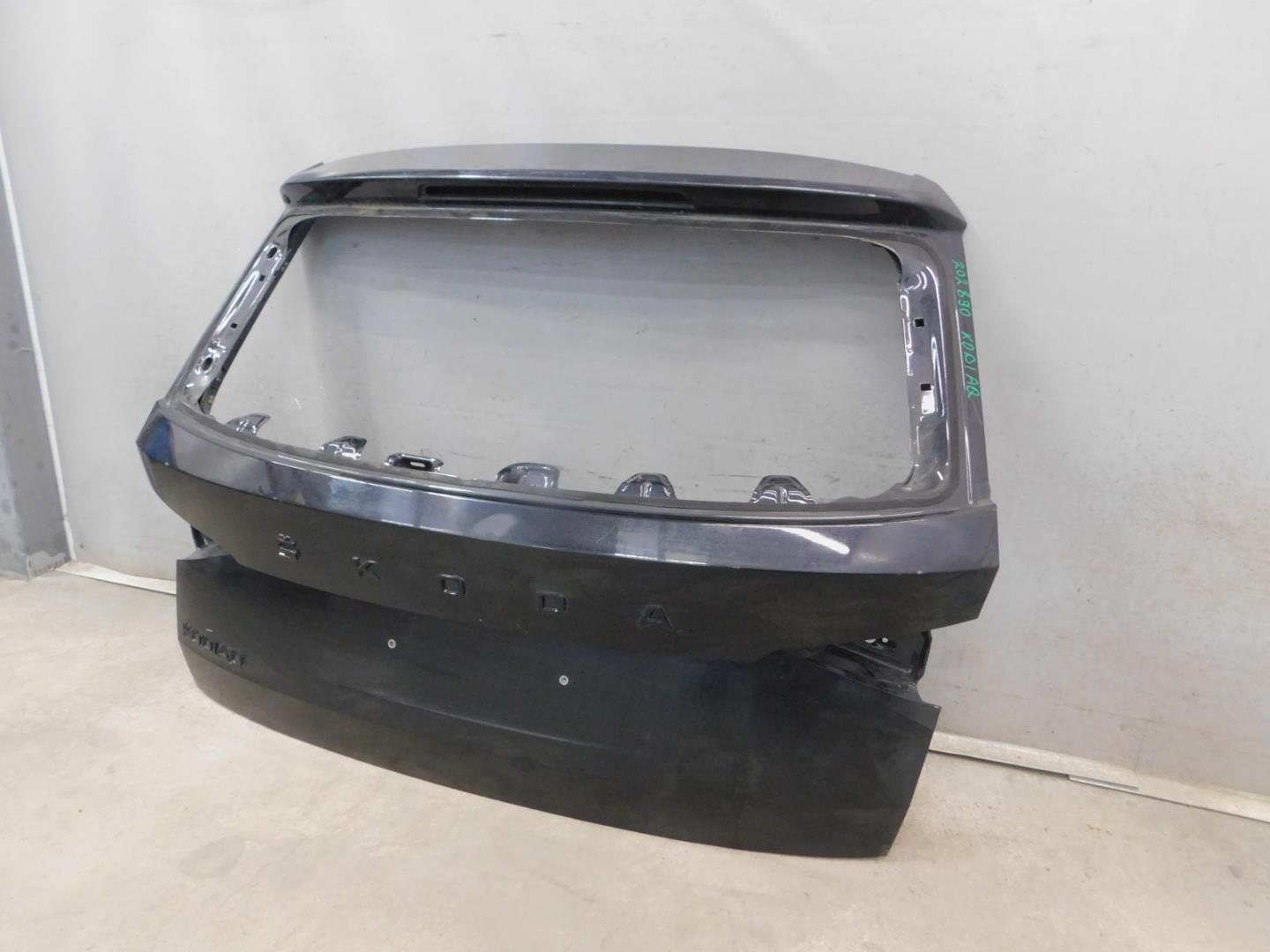 Дверь багажника