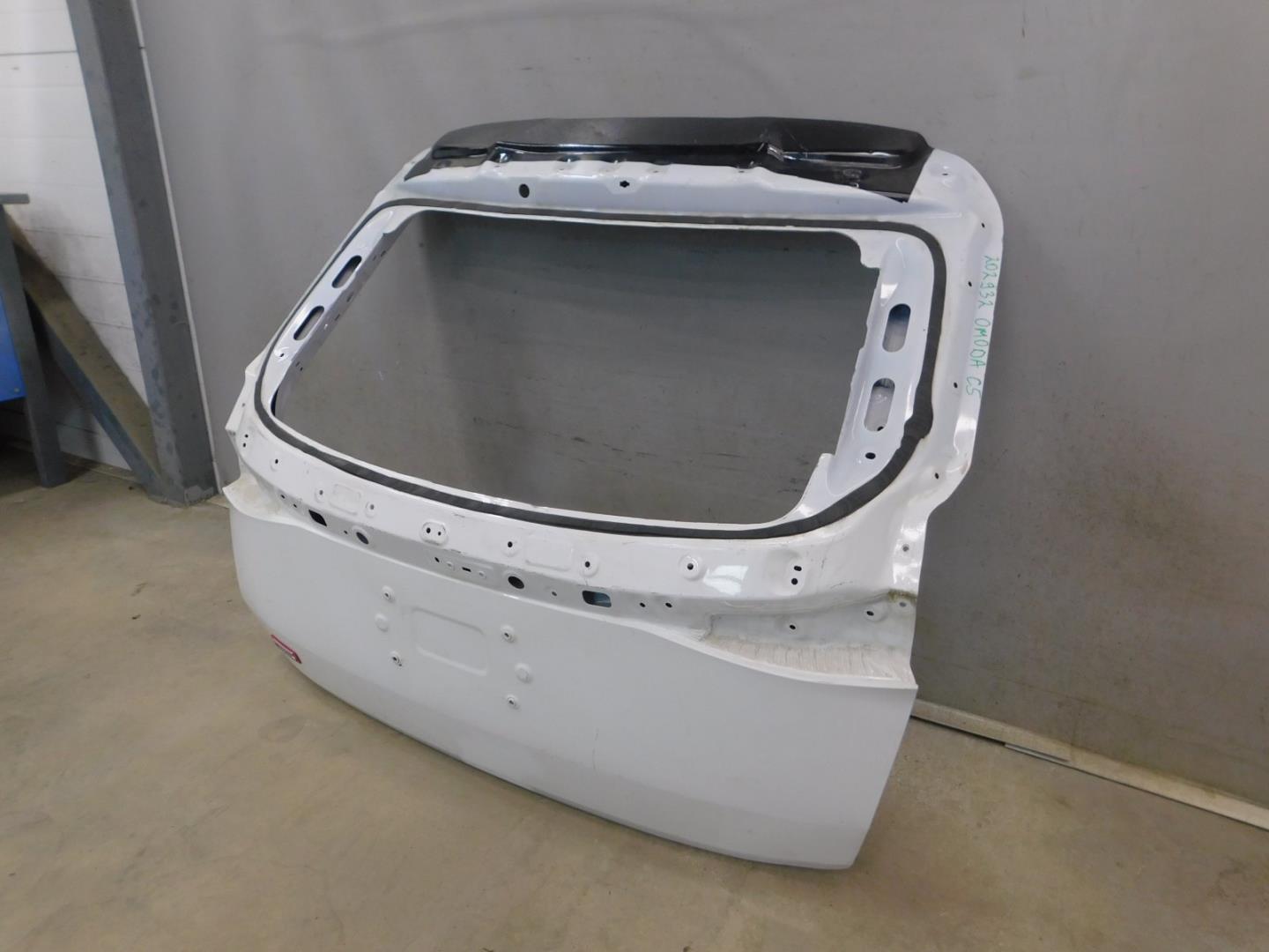 Дверь багажника