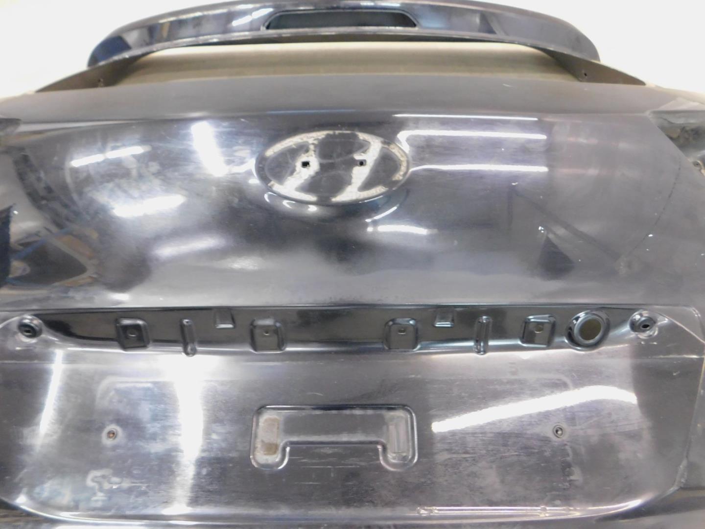 Дверь багажника