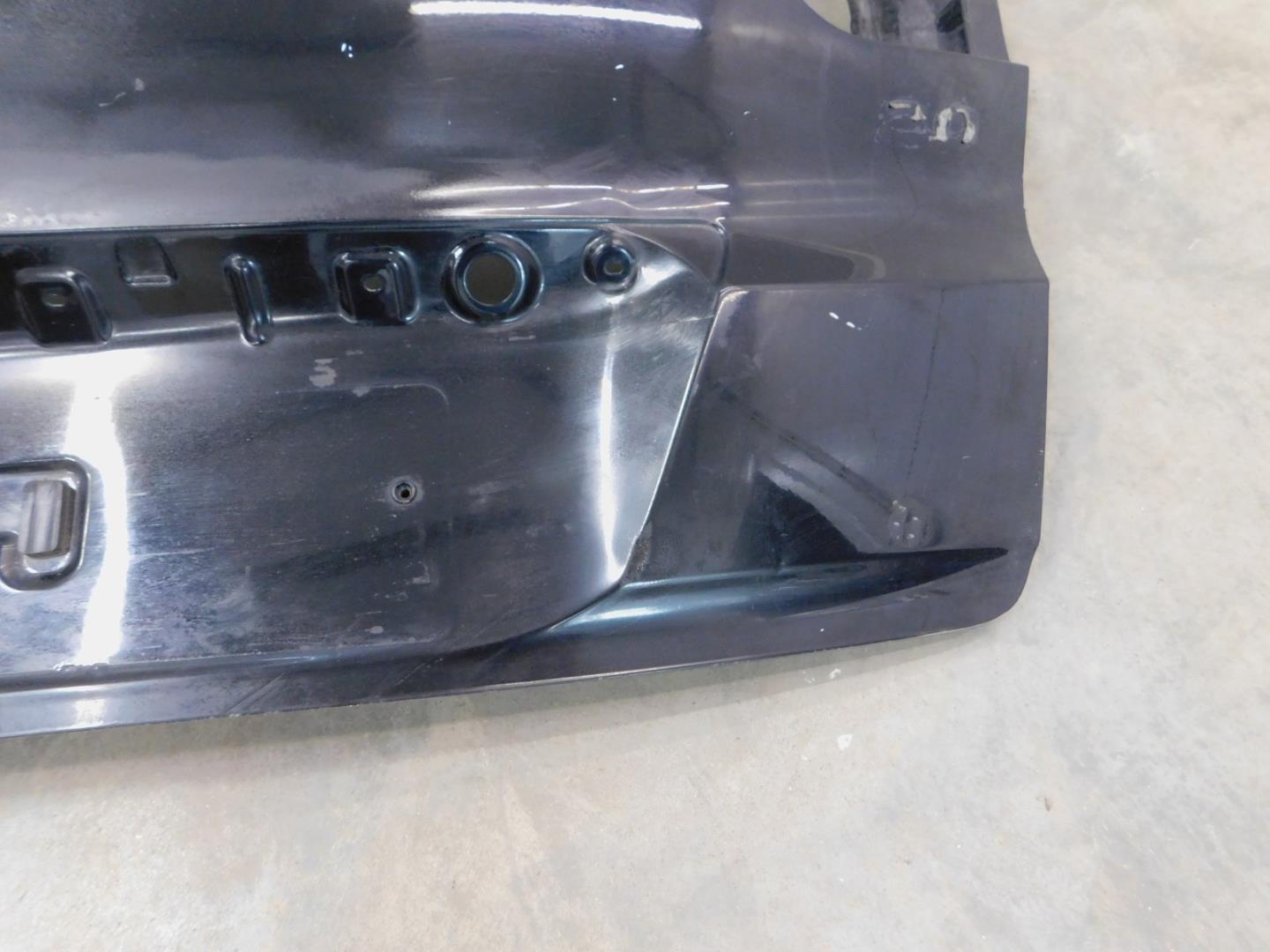 Дверь багажника